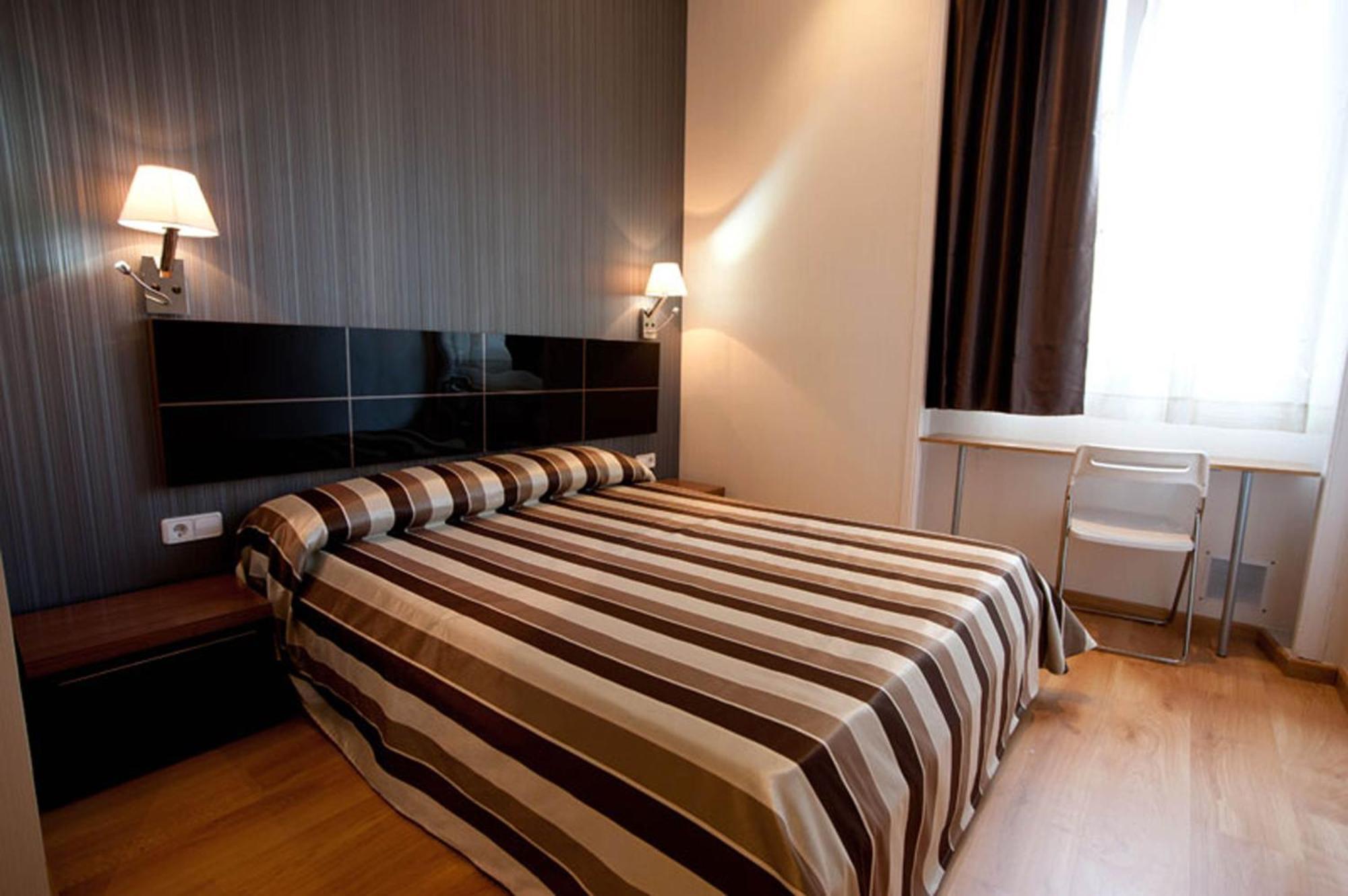 Hostal Bcn 46 — Photos 2